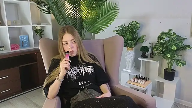 SharenSpear online show from 03-18-26, 02:09