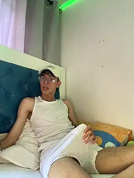 Snapshot of Milo_Gunnar chatting on 04-15-26, 07:58 Milo Gunnar online show from 04-15-26, 07:58