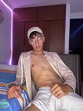 Snapshot of Milo_Gunnar chatting on 04-22-26, 09:05 Milo Gunnar online show from 04-22-26, 09:05