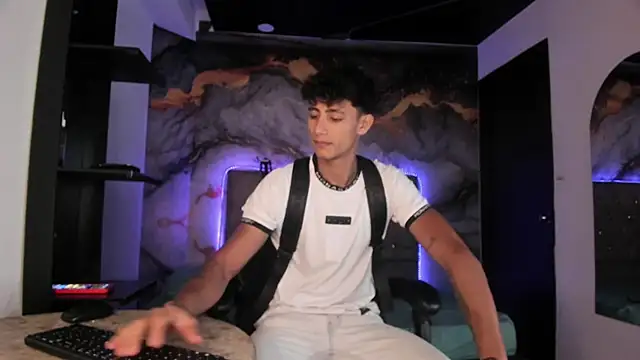 MaxiimoRomano  online show from 05-13-26, 01:30