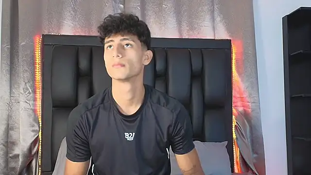 MaxiimoRomano  online show from 06-16-26, 04:42