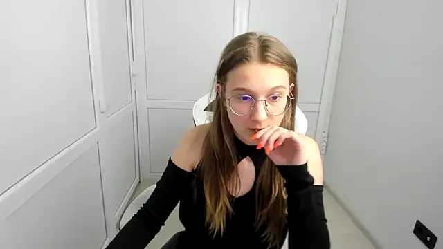 Mia kristal online show from 03-29-26, 07:30