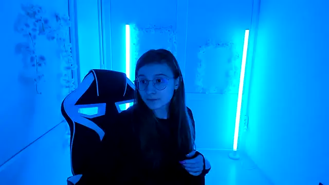 Mia kristal online show from 04-25-26, 07:11