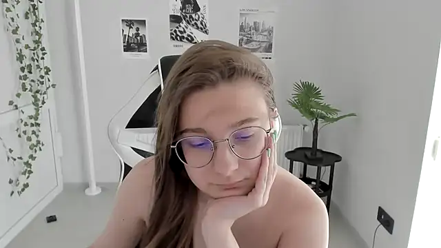 Snapshot of Mia_kristal chatting on 06-24-26, 08:13 Mia kristal online show from 06-24-26, 08:13