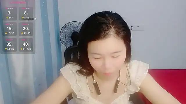 Snapshot of Lianzi-2026 chatting on 06-15-26, 12:18 Lianzi-2026 online show from 06-15-26, 12:18
