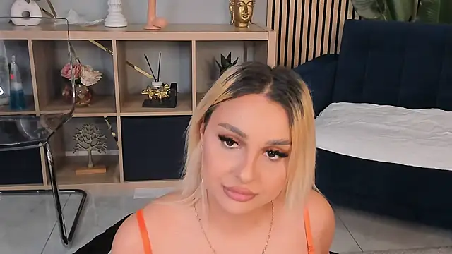 Snapshot of CurvyyVanessa chatting on 05-11-26, 03:45 CurvyyVanessa online show from 05-11-26, 03:45