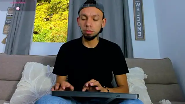 Snapshot of Steban_silv chatting on 05-24-26, 11:26 Steban silv online show from 05-24-26, 11:26