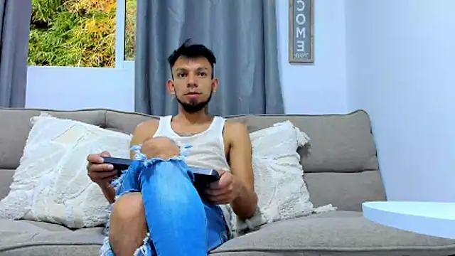 Snapshot of Steban_silv chatting on 05-25-26, 11:27 Steban silv online show from 05-25-26, 11:27