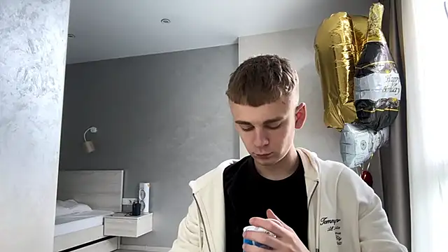 Snapshot of SoloFury chatting on 06-04-26, 09:37 SoloFury online show from 06-04-26, 09:37