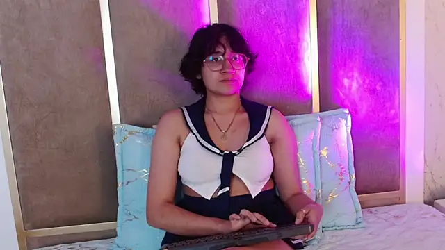 Dari Moonl online show from 03-19-26, 01:15