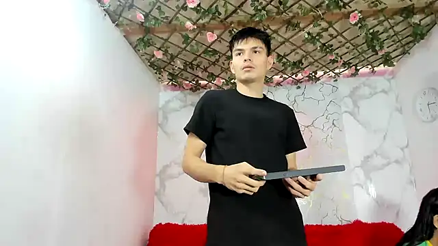 Nahomi hot 77 online show from 06-22-26, 01:41