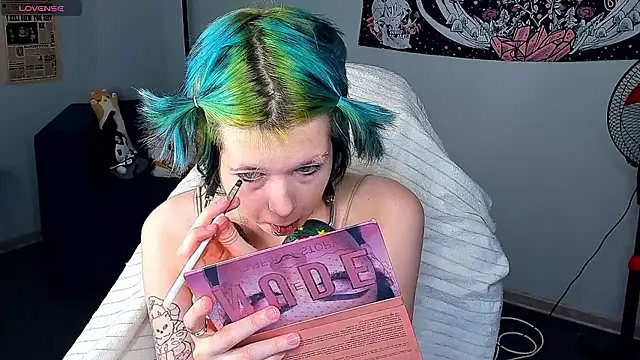 LittleKittenStar online show from 03-23-26, 02:48