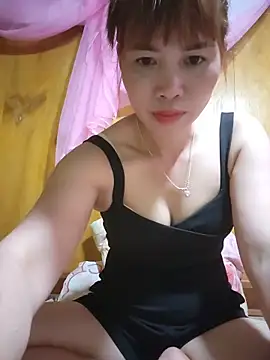 Snapshot of Reeoo-93 chatting on 05-27-26, 03:31 Reeoo-93 online show from 05-27-26, 03:31