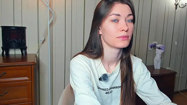 JulissaLipoma online show from 04-11-26, 06:40