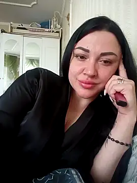 Snapshot of Elsie-Nora chatting on 05-07-26, 05:35 Elsie-Nora online show from 05-07-26, 05:35