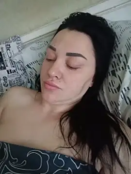 Snapshot of Elsie-Nora chatting on 05-16-26, 04:42 Elsie-Nora online show from 05-16-26, 04:42