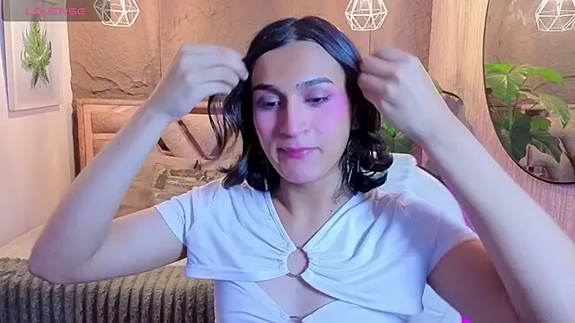 Snapshot of Zoee_Kiss_ chatting on 07-17-26, 10:03 Zoee Kiss online show from 07-17-26, 10:03