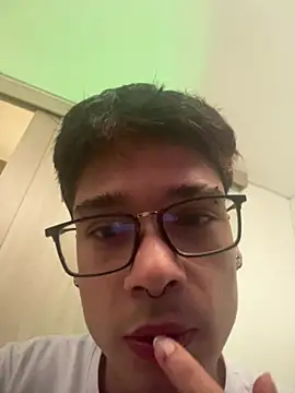 Snapshot of ronald_maximo19 chatting on 03-20-26, 03:50 ronald maximo19 online show from 03-20-26, 03:50