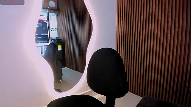 Snapshot of CandyGlow_ chatting on 05-19-26, 06:47 CandyGlow online show from 05-19-26, 06:47
