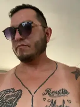 Snapshot of HOTB0Y18 chatting on 03-20-26, 04:01 HOTB0Y18 online show from 03-20-26, 04:01