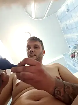 Snapshot of Alge882 chatting on 04-03-26, 08:01 Alge882 online show from 04-03-26, 08:01