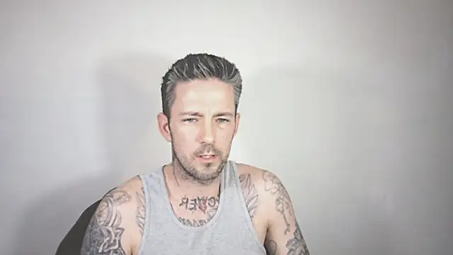Snapshot of SkylarrGrey chatting on 04-12-26, 06:18 SkylarrGrey online show from 04-12-26, 06:18