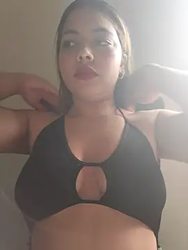 Yelii  online show from 07-17-26, 06:02