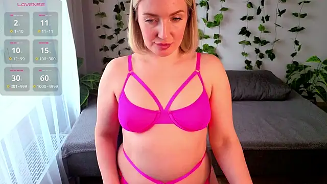 Snapshot of MonikFoxi chatting on 04-24-26, 04:15 MonikFoxi online show from 04-24-26, 04:15
