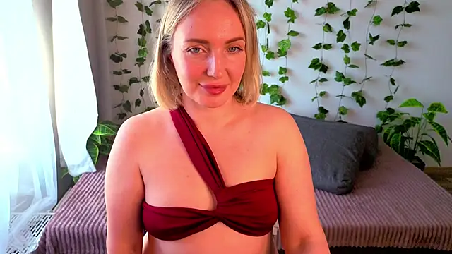 Snapshot of MonikFoxi chatting on 04-29-26, 04:05 MonikFoxi online show from 04-29-26, 04:05