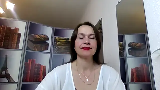 Selena Moo online show from 05-17-26, 03:08
