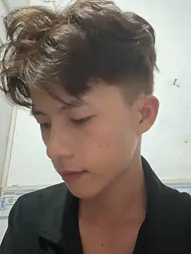 Nguyencuong1999 online show from 04-23-26, 04:42