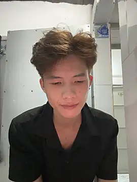 Nguyencuong1999 online show from 05-05-26, 09:06