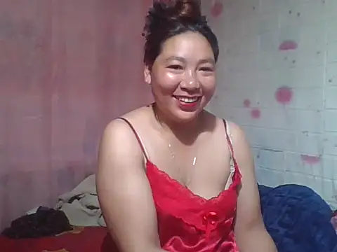 Snapshot of Hena__ chatting on 04-28-26, 04:39 Hena online show from 04-28-26, 04:39