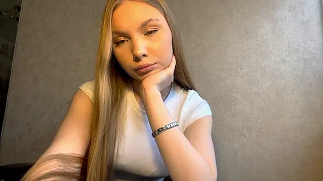 CarolineNine online show from 03-26-26, 01:28