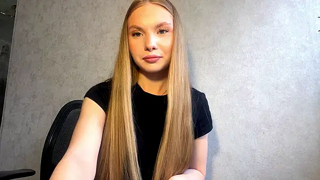 CarolineNine online show from 04-19-26, 02:16