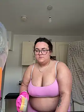 Snapshot of Khloeross chatting on 05-15-26, 02:24 Khloeross online show from 05-15-26, 02:24