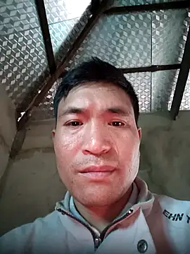 Snapshot of Sutinh85 chatting on 03-23-26, 08:29 Sutinh85 online show from 03-23-26, 08:29