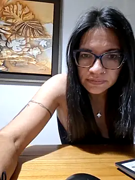 Snapshot of Gia-and-Lara chatting on 05-20-26, 11:33 Gia-and-Lara online show from 05-20-26, 11:33