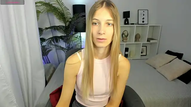 Snapshot of LauraPurr chatting on 07-10-26, 07:12 LauraPurr online show from 07-10-26, 07:12