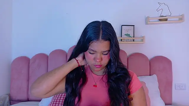 AhslyEvans   online show from 05-10-26, 12:54