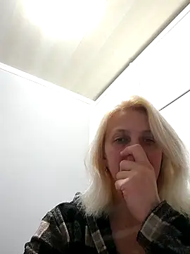 MiaLove183 online show from 04-20-26, 01:47