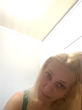 Snapshot of MiaLove183 chatting on 06-10-26, 01:54 MiaLove183 online show from 06-10-26, 01:54