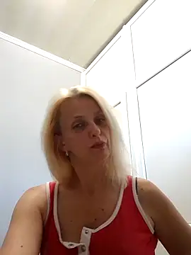 Snapshot of MiaLove183 chatting on 07-09-26, 02:21 MiaLove183 online show from 07-09-26, 02:21
