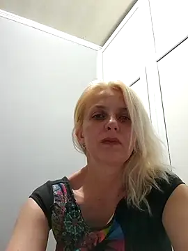 Snapshot of MiaLove183 chatting on 07-15-26, 02:44 MiaLove183 online show from 07-15-26, 02:44