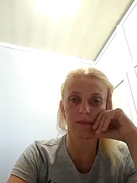 Snapshot of MiaLove183 chatting on 07-20-26, 01:35 MiaLove183 online show from 07-20-26, 01:35