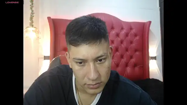 Snapshot of DominantBoy4 chatting on 07-08-26, 01:32 DominantBoy4 online show from 07-08-26, 01:32