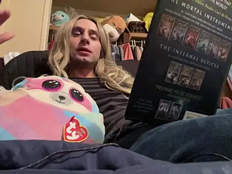 AlexAndriaStrips online show from 04-12-26, 01:32