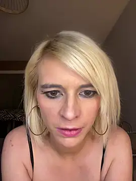 Snapshot of evaluminax chatting on 04-06-26, 03:37 evaluminax online show from 04-06-26, 03:37