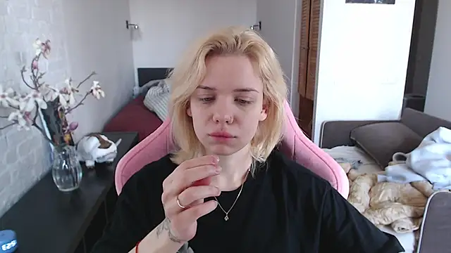 Snapshot of TenderChloe chatting on 03-31-26, 09:53 TenderChloe online show from 03-31-26, 09:53