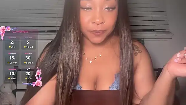 Snapshot of Yourmommysilk chatting on 06-18-26, 05:41 Yourmommysilk online show from 06-18-26, 05:41